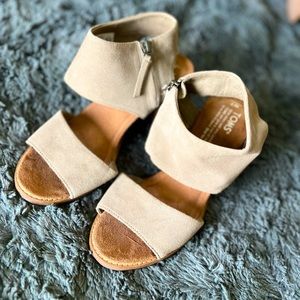 Toms Majorca Cutout Block Heel Sandals in Tan size 7